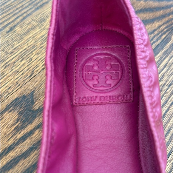 Z Tory Burch Women’s 8.5 Pink and Gold Ballerina Flats with Glossy Finish - Picture 2 of 7